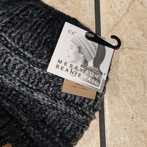Flecked Ombre CC Messy Bun Beanie Tail - Picture 9 of 9